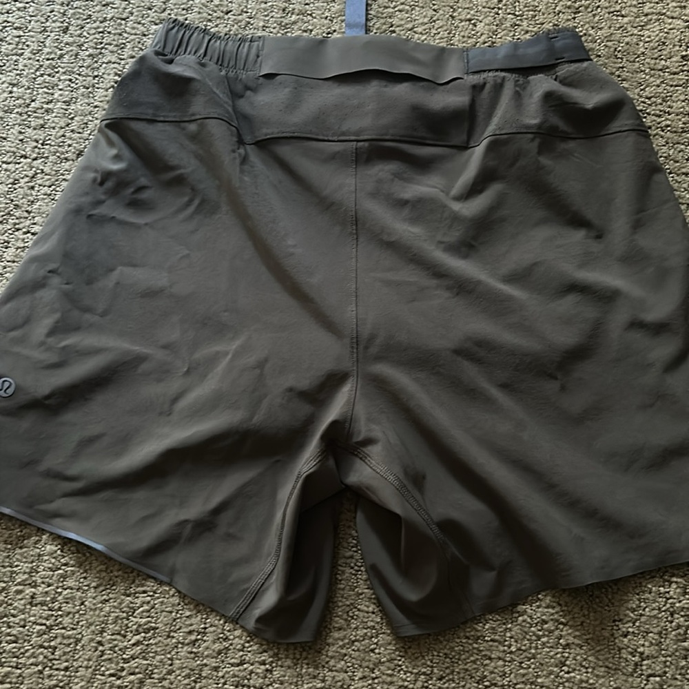 NWOT men’s lulu shorts - Picture 3 of 4